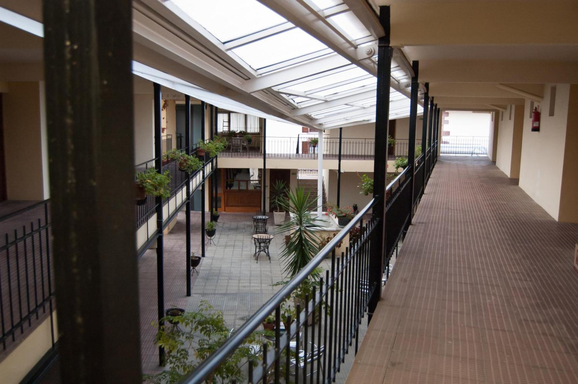 Hotel Urgain Oronoz-Mugaire Ngoại thất bức ảnh