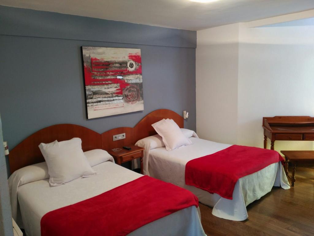 Hotel Urgain Oronoz-Mugaire Ngoại thất bức ảnh